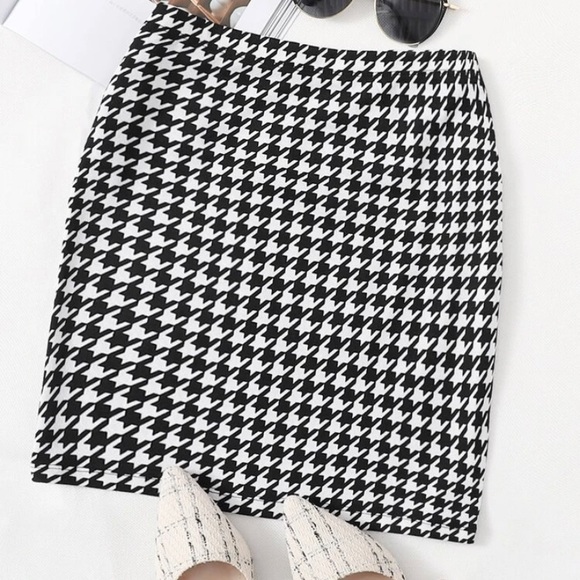 Skirts - Picture 3 of 10